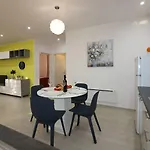 Apartamento Cozy Mit Pool, Bbq-bereich, Kinderspielplatz, Babybett, Parkplatz, Klima Poreč