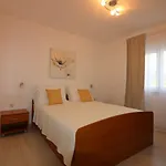 Cozy Mit Pool, Bbq-bereich, Kinderspielplatz, Babybett, Parkplatz, Klima Apartamento Poreč