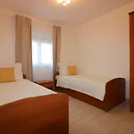 Cozy Mit Pool, Bbq-bereich, Kinderspielplatz, Babybett, Parkplatz, Klima Apartamento