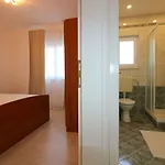 Apartamento Cozy Mit Pool, Bbq-bereich, Kinderspielplatz, Babybett, Parkplatz, Klima