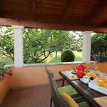 Cozy Mit Pool, Bbq-bereich, Kinderspielplatz, Babybett, Parkplatz, Klima Poreč
