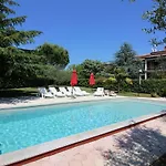 Cozy Mit Pool, Bbq-bereich, Kinderspielplatz, Babybett, Parkplatz, Klima Apartamento Poreč