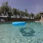 Apartamento Cozy Mit Pool, Bbq-bereich, Kinderspielplatz, Babybett, Parkplatz, Klima