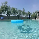Apartamento Cozy Mit Pool, Bbq-bereich, Kinderspielplatz, Babybett, Parkplatz, Klima Poreč