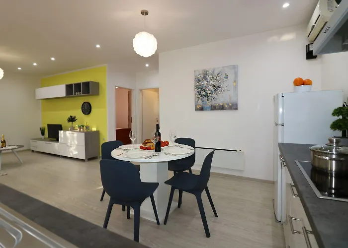 Apartman Cozy Mit Pool, Bbq-bereich, Kinderspielplatz, Babybett, Parkplatz, Klima Poreč