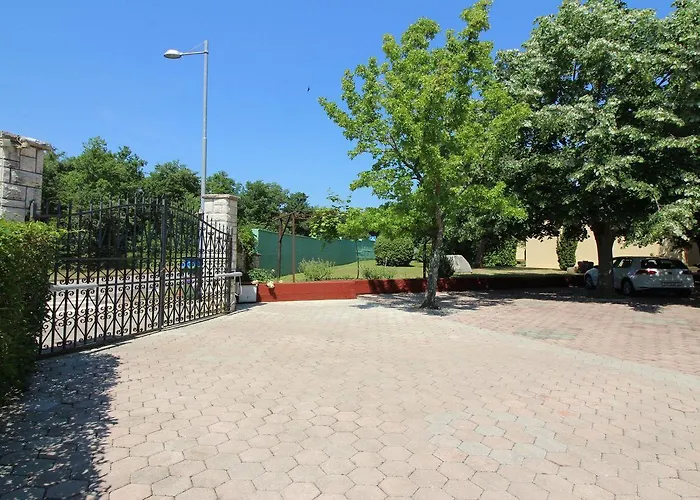 Cozy Mit Pool, Bbq-bereich, Kinderspielplatz, Babybett, Parkplatz, Klima *