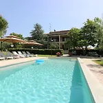 Cozy Mit Pool, Bbq-bereich, Kinderspielplatz, Babybett, Parkplatz, Klima Apartment