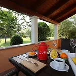 Cozy Mit Pool, Bbq-bereich, Kinderspielplatz, Babybett, Parkplatz, Klima