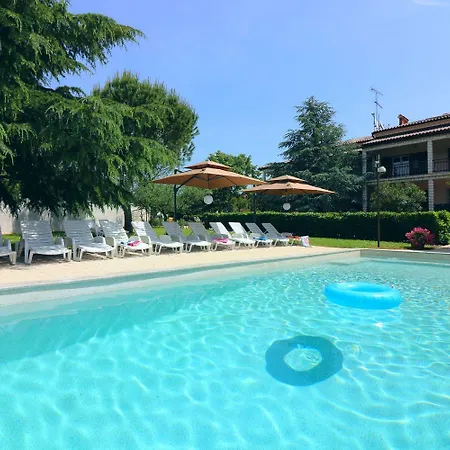 Cozy Mit Pool, Bbq-bereich, Kinderspielplatz, Babybett, Parkplatz, Klima *