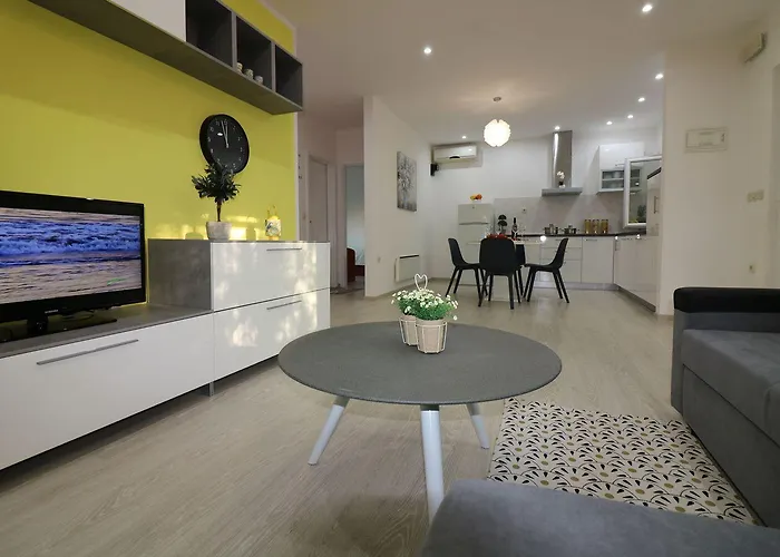 Apartament Cozy Mit Pool, Bbq-bereich, Kinderspielplatz, Babybett, Parkplatz, Klima Poreč