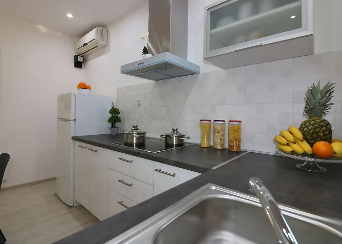 Lejlighed Cozy Mit Pool, Bbq-bereich, Kinderspielplatz, Babybett, Parkplatz, Klima