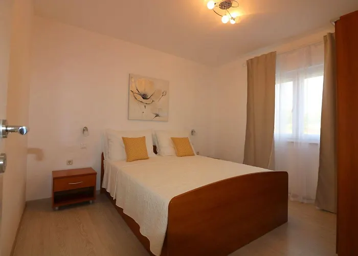 Cozy Mit Pool, Bbq-bereich, Kinderspielplatz, Babybett, Parkplatz, Klima Apartament Poreč