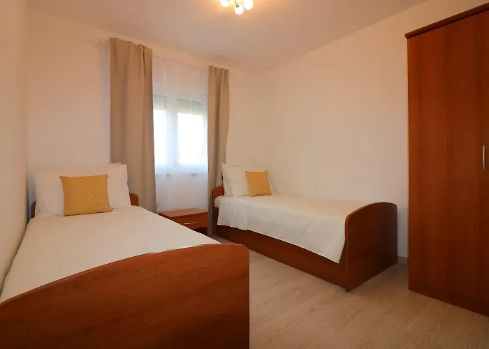 Cozy Mit Pool, Bbq-bereich, Kinderspielplatz, Babybett, Parkplatz, Klima Apartament