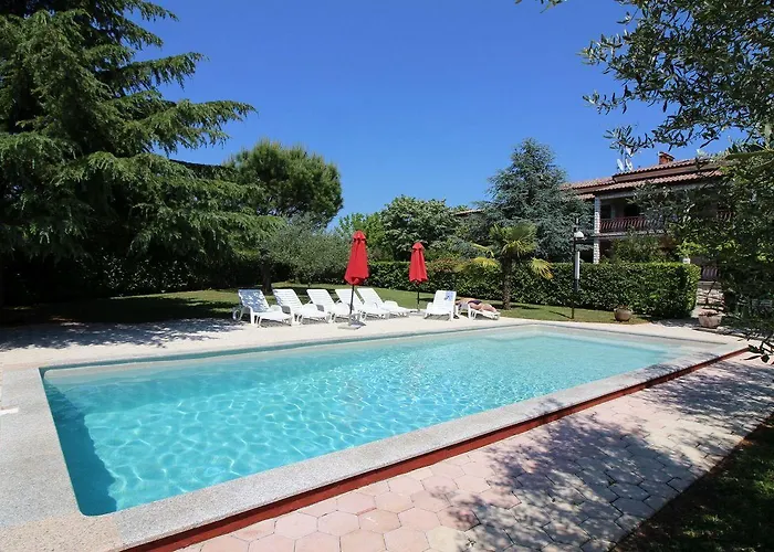 Cozy Mit Pool, Bbq-bereich, Kinderspielplatz, Babybett, Parkplatz, Klima Lejlighed Poreč