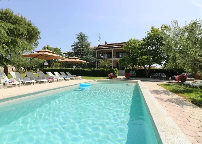Cozy Mit Pool, Bbq-bereich, Kinderspielplatz, Babybett, Parkplatz, Klima Apartament