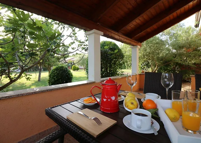 Cozy Mit Pool, Bbq-bereich, Kinderspielplatz, Babybett, Parkplatz, Klima